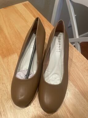 Journee Adventure Tan Pumps, S99
